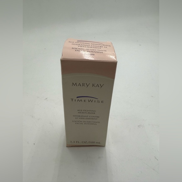 Mary Kay TimeWise 3fl oz Age Fighting Moisturizer - Picture 8 of 10